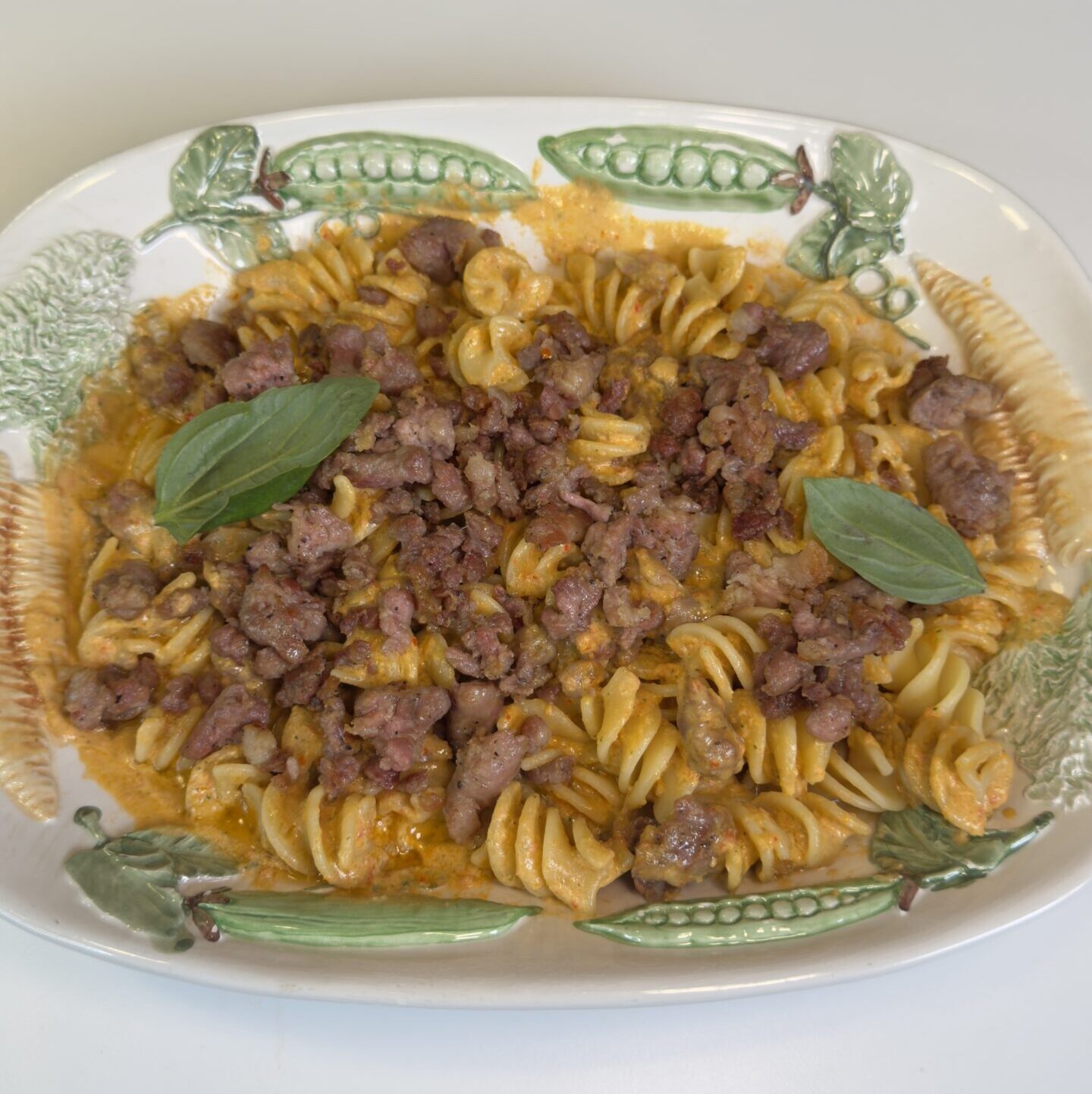 Pasta con crema di pomodorini, salsiccia e burrata